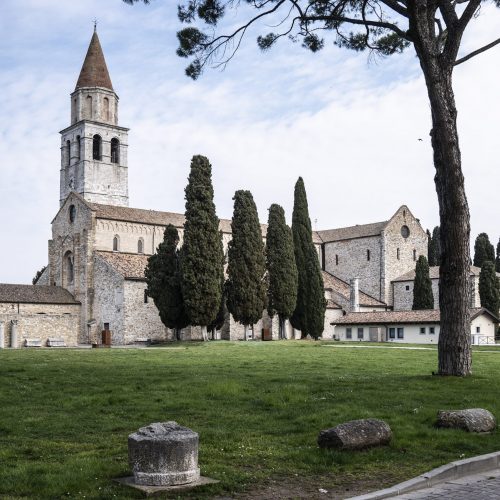 Area verde di fronte alla basilica patriarcale