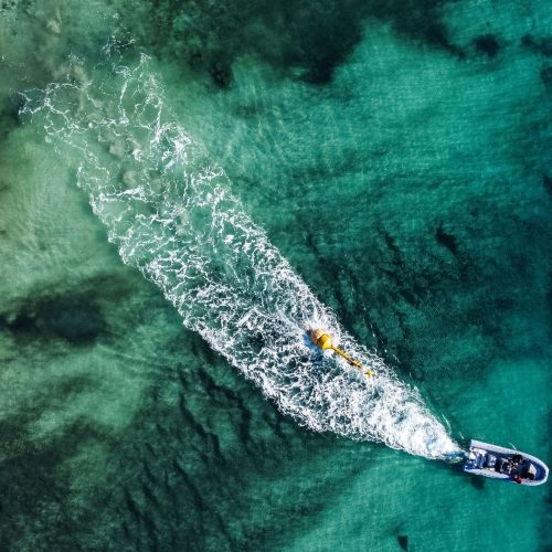 Spostamento della boa per essere posizionata in mare