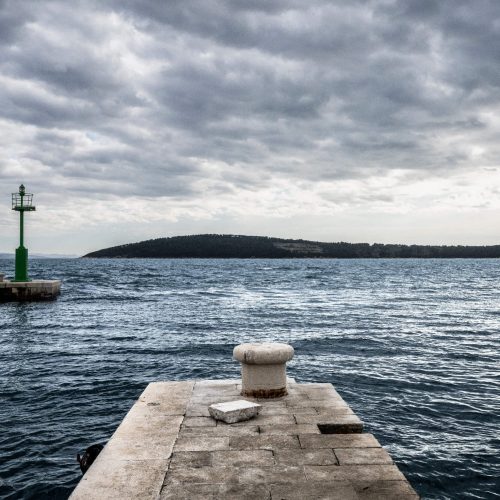 Vista dal molo della baia di Kaštela